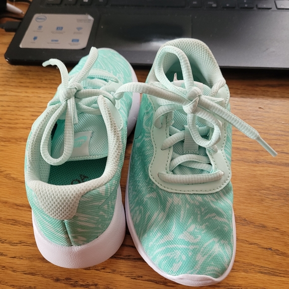 Kids Sneakers - Picture 9 of 10